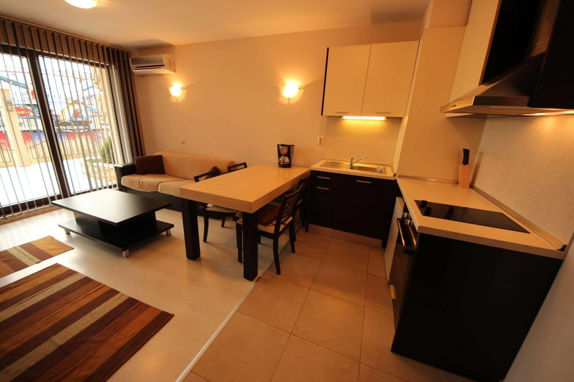 Menada Horyzont Apartments Sosopol Exterior foto