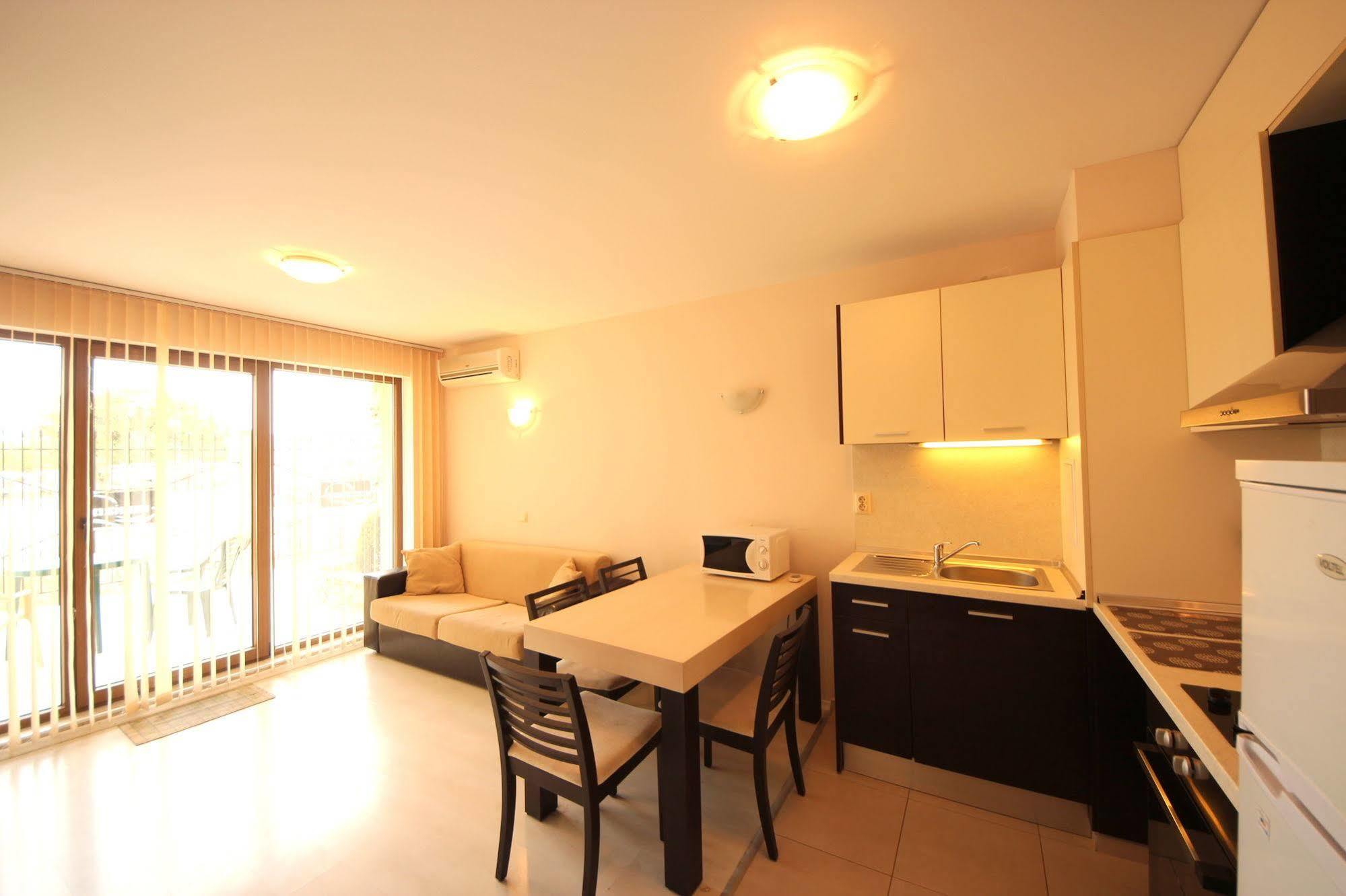 Menada Horyzont Apartments Sosopol Exterior foto